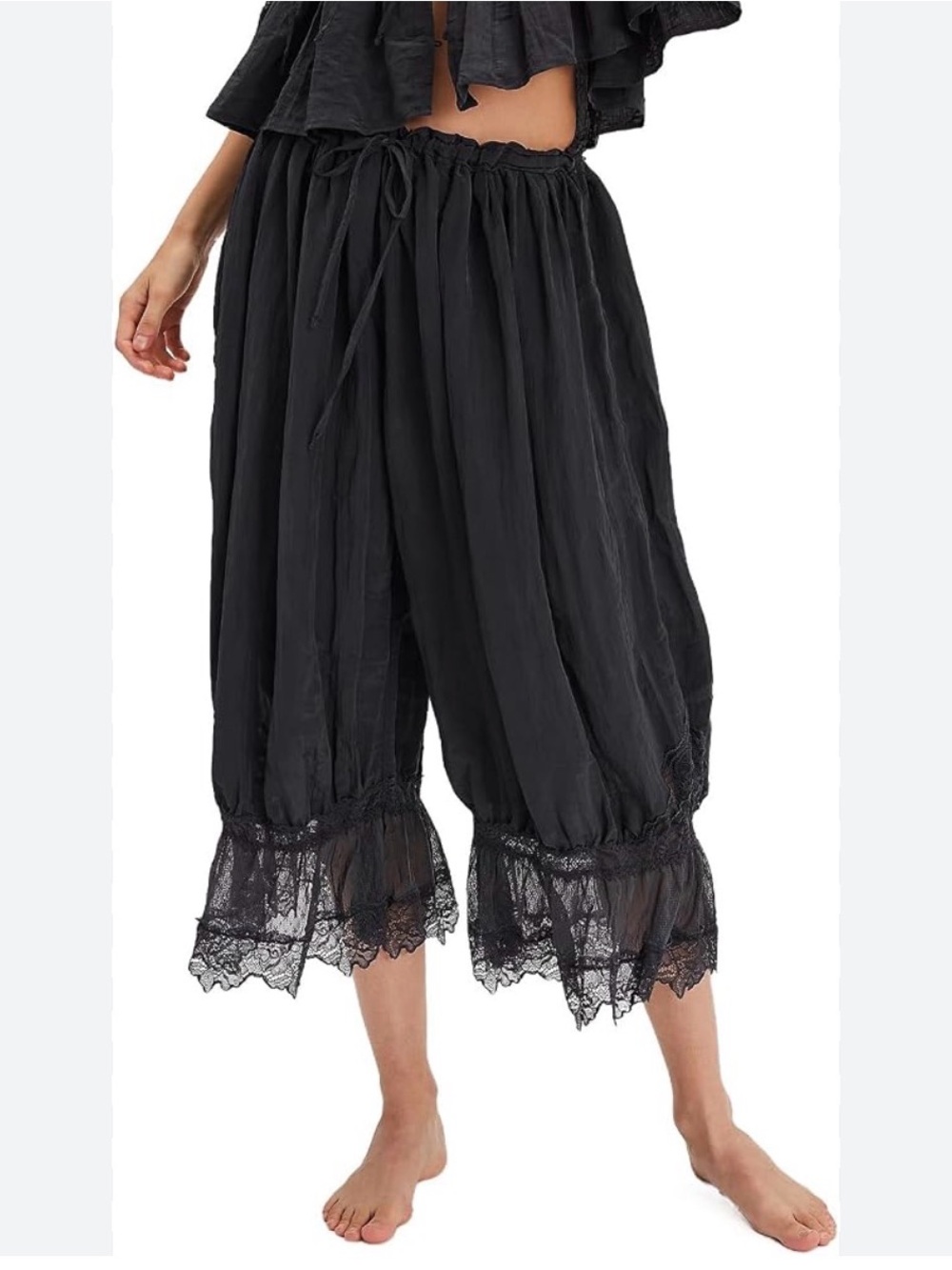 Black Lace-Trim Cropped Bloomer Pants